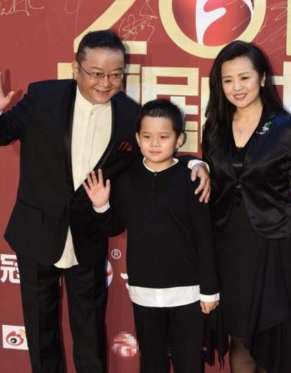 张艺谋有个洋女婿？王刚和敬一丹也来凑热闹，比一比谁家的女婿好