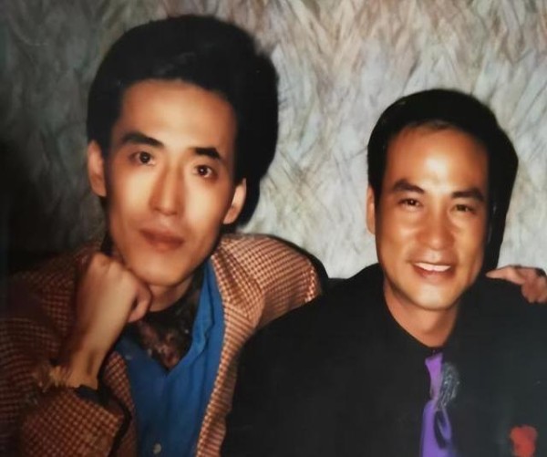 京圈大佬加代离世五年，遗孀开迈巴赫扫墓，重情义人生引追忆-有驾