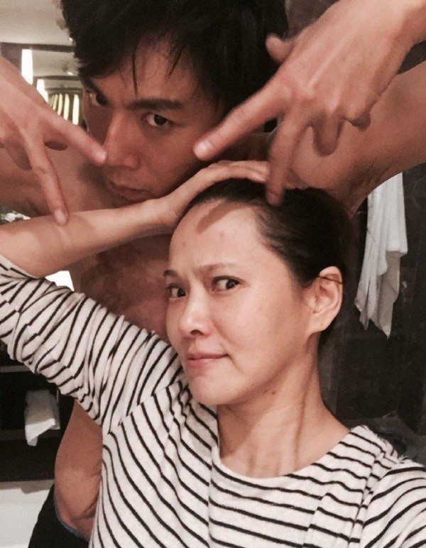 秦昊晒照庆祝结婚纪念日，意外曝光妻子真实颜值，直男视角被吐槽