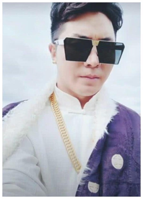 杨幂和藏族男友人合影，港媒透露两人关系不俗