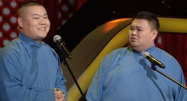 岳云鹏和偶像张信哲唱歌，遭网友调侃两人是同龄人