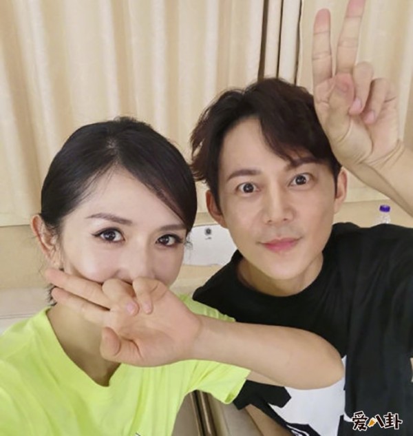 谢娜发微博否认与何炅关系破裂