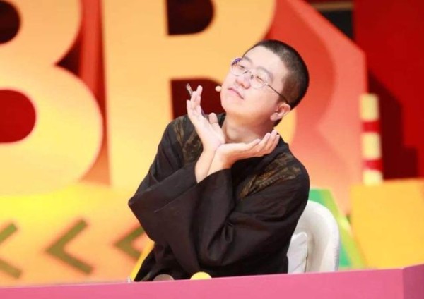 李诞直播再与网红连麦聊天，陈小春、赵四、宋小宝狂送礼物
