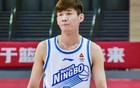 失误葬送男篮胜局，郭士强急得摔战术板，东道主盘外招太脏