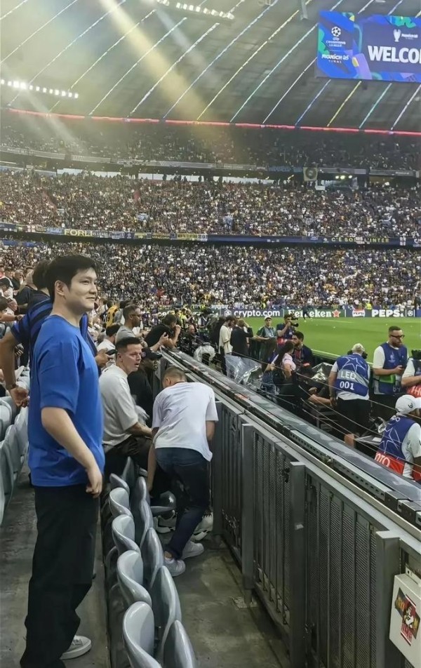 樊振东与皇马巨星互动揭示顶级运动员的跨界尊重与生存智慧