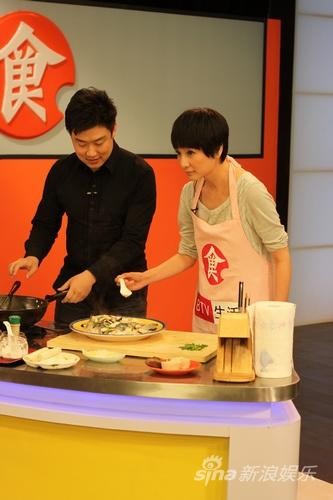 孔琳荧屏首下厨坦言享受美食是最大快乐(组图)