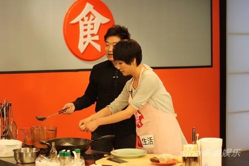 孔琳荧屏首下厨坦言享受美食是最大快乐(组图)