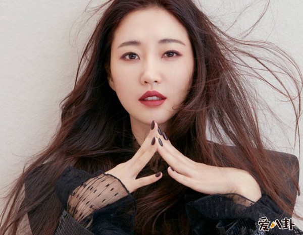 李哈妮否认与尹启相分手