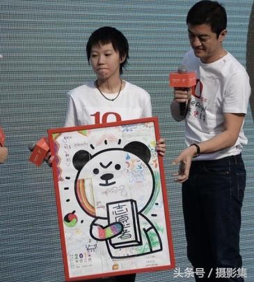 天后王菲专心恋爱和孩子不亲密？前夫李亚鹏又当爸又当妈！