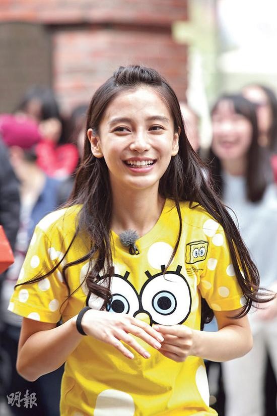 Angelababy玩游戏七情上面，完全放下偶像包袱。