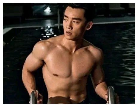 郑凯大学舍友，为何只有一人怎么也火不起来，郑凯直言属实带不动