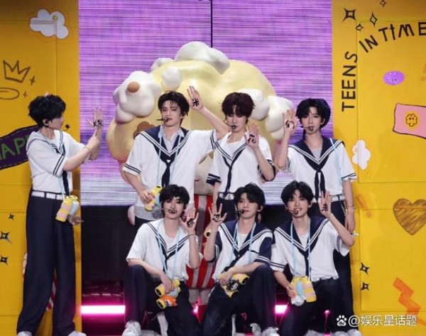贺峻霖辅导员去看了时代少年团<a target=