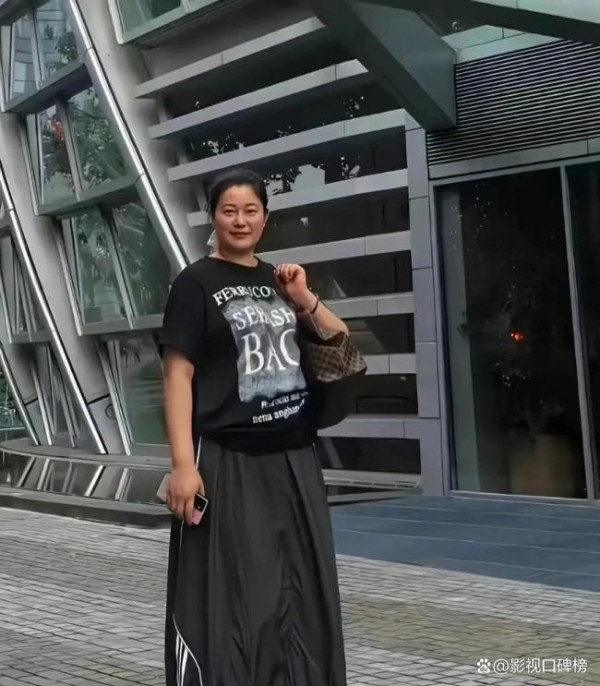 女星回应胖若两人：长期吃药导致 药物副作用致肥胖