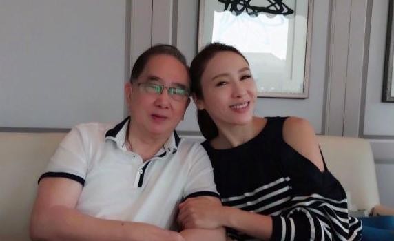 47岁黎姿晒与父亲合照，“最美赵敏”冻龄依旧，黎爸爸年轻时好帅