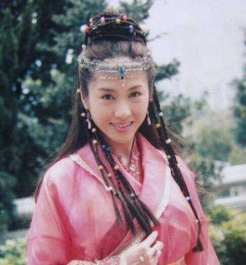 47岁黎姿晒与父亲合照，“最美赵敏”冻龄依旧，黎爸爸年轻时好帅