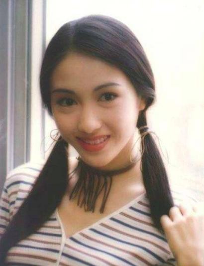 47岁黎姿晒与父亲合照，“最美赵敏”冻龄依旧，黎爸爸年轻时好帅