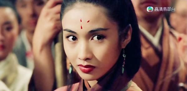 47岁黎姿晒与父亲合照，“最美赵敏”冻龄依旧，黎爸爸年轻时好帅