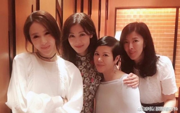 黎姿为李嘉欣庆生，两美同框却因脸僵和美颜过度遭网友吐槽