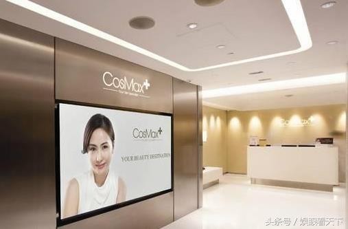 黎姿为李嘉欣庆生，两美同框却因脸僵和美颜过度遭网友吐槽