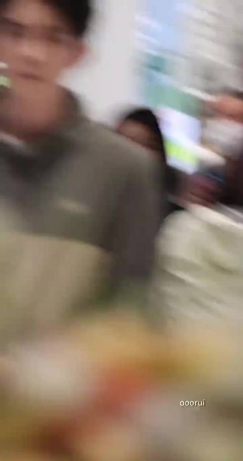 敖瑞鹏笑起来也太可爱了啊,乖乖的感觉谁能不喜欢啊