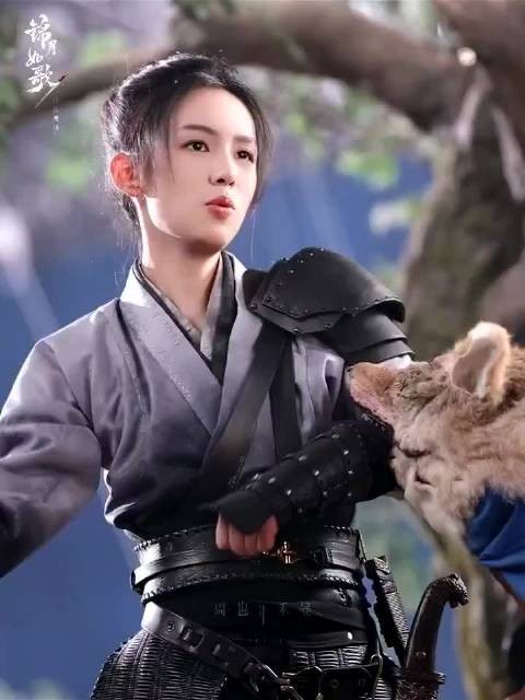 看周也徒手杀狼!无实物也能表演这么带感,一开拍眼神秒变狠厉,属实绝了