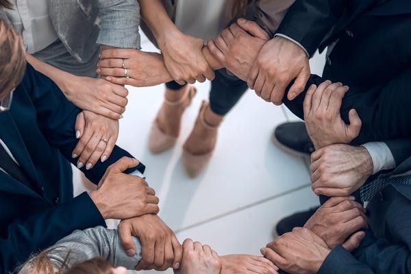 海底捞员工关系混乱：揭秘火锅巨头背后的真相 图2