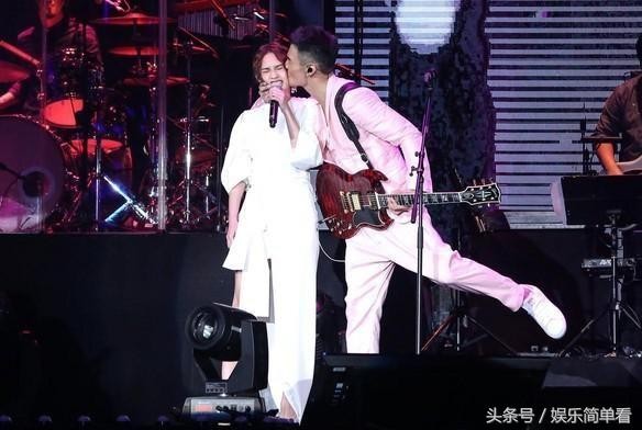 李荣浩回应亲杨丞琳非提前策划，两人关系如御前侍卫和女王