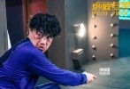 由谷德昭执导，陈奕迅、李荣浩、李一桐主演，崔志佳、陈国坤、Chris Collins等加盟的喜剧动作电影《卧底巨星》，今日发布了一支“张曼玉入戏大法”预告 ，预告中“卧底”李荣浩化身演技指导，教起了陈奕迅和李一桐演戏，两人反差巨大的入戏方式笑点满满。同时，陈奕迅“强吻”李一桐，李荣浩吃醋大打出手的画面，让观众对三人最终的情感走向倍加期待，同时也留下了十足的想象空间。电影《卧底巨星》将于2018年1月12日全国上映。