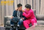 由谷德昭执导，陈奕迅、李荣浩、李一桐主演，崔志佳、陈国坤、Chris Collins等加盟的喜剧动作电影《卧底巨星》，今日发布了一支“张曼玉入戏大法”预告 ，预告中“卧底”李荣浩化身演技指导，教起了陈奕迅和李一桐演戏，两人反差巨大的入戏方式笑点满满。同时，陈奕迅“强吻”李一桐，李荣浩吃醋大打出手的画面，让观众对三人最终的情感走向倍加期待，同时也留下了十足的想象空间。电影《卧底巨星》将于2018年1月12日全国上映。