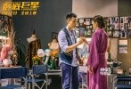 由谷德昭执导，陈奕迅、李荣浩、李一桐主演，崔志佳、陈国坤、Chris Collins等加盟的喜剧动作电影《卧底巨星》，今日发布了一支“张曼玉入戏大法”预告 ，预告中“卧底”李荣浩化身演技指导，教起了陈奕迅和李一桐演戏，两人反差巨大的入戏方式笑点满满。同时，陈奕迅“强吻”李一桐，李荣浩吃醋大打出手的画面，让观众对三人最终的情感走向倍加期待，同时也留下了十足的想象空间。电影《卧底巨星》将于2018年1月12日全国上映。