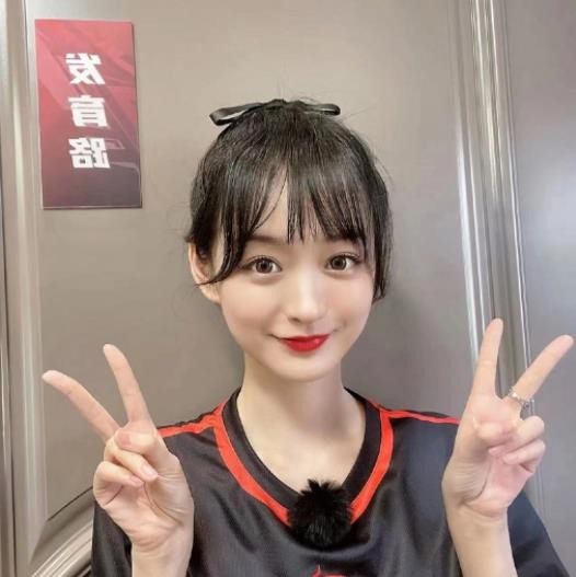 何泓姗和何鸿燊什么关系（何泓姗个人资料简介）