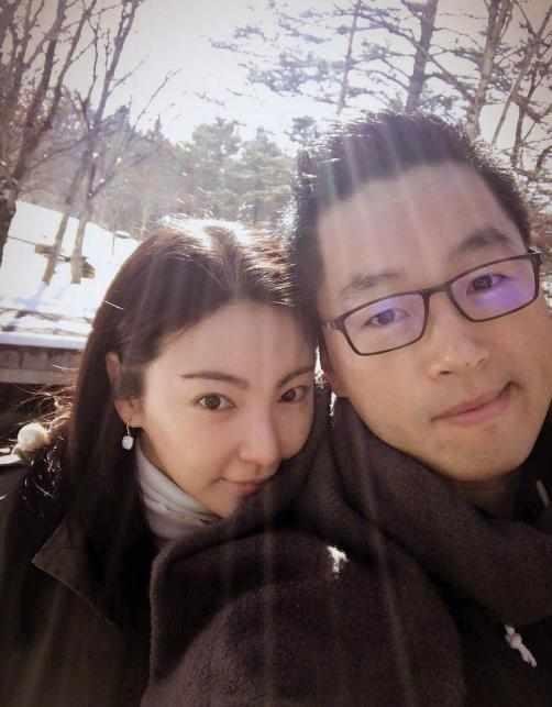 娱乐圈最传奇原配夫妻，离了婚仍经常黏在一起，新欢旧爱亲如一家