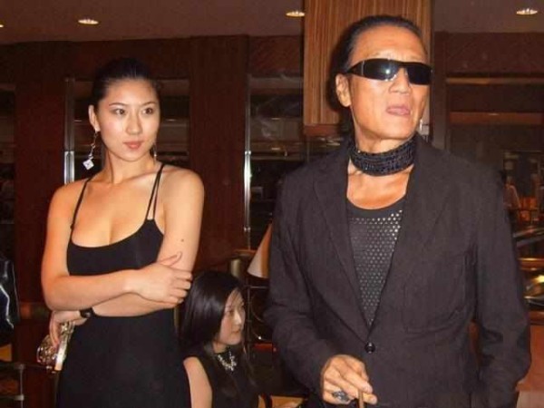 娱乐圈最传奇原配夫妻，离了婚仍经常黏在一起，新欢旧爱亲如一家