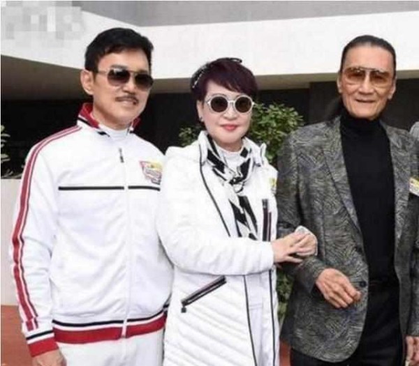 娱乐圈最传奇原配夫妻，离了婚仍经常黏在一起，新欢旧爱亲如一家