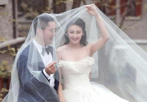 娱乐圈最传奇原配夫妻，离了婚仍经常黏在一起，新欢旧爱亲如一家