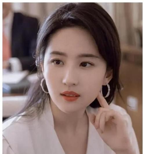 哪些女明星是属于鹅蛋脸的