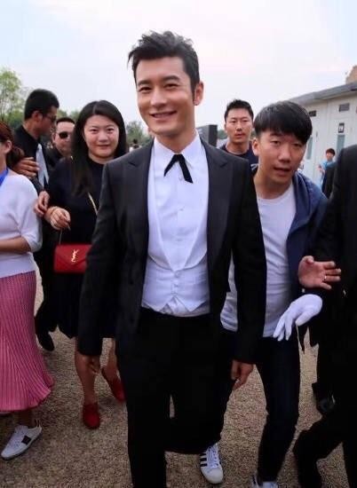 陈伟霆黄晓明再同台，这次Angelababy缺席了