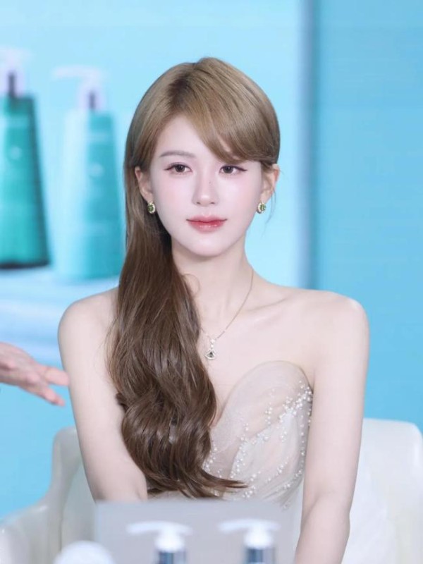 女星赵露思被经纪公司取关 解约风波升级