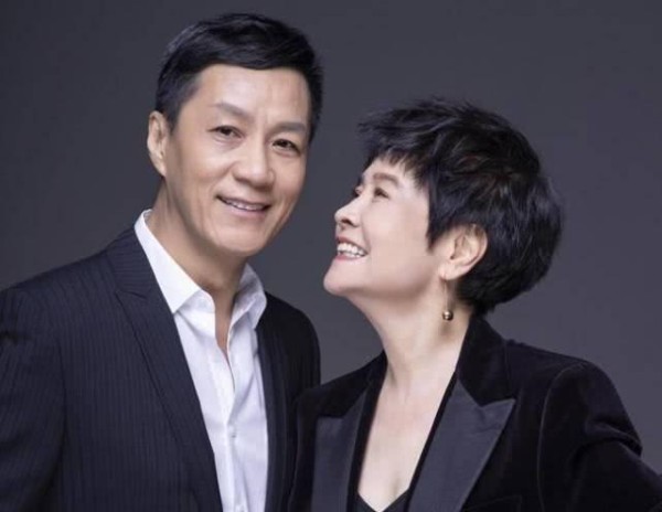 盘点娱乐圈裸婚的八对明星夫妻，看看哪对最幸福？