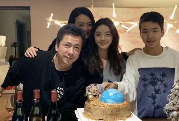 王文也晒全家福