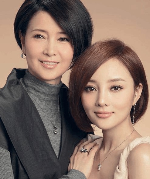 娱乐圈的这6对明星是母女, 估计你就知道王丽云和车晓吧!