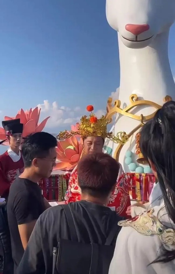 63岁马景涛一个多月在3景区“打工” 老戏骨的再就业之路