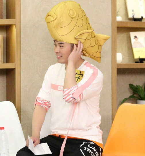 邓超陈赫鹿晗离开跑男原因是什么？总导演用4个字回应却被质疑！