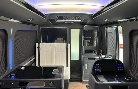 《丰田考斯特 7 座商务车：舒适与品质的完美结合》-有驾