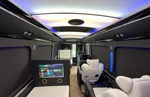 《丰田考斯特 7 座商务车：舒适与品质的完美结合》-有驾