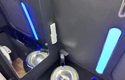 《丰田考斯特 7 座商务车：舒适与品质的完美结合》-有驾