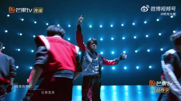 披荆斩棘开播,张极的 vocal 能力让人眼前一亮…