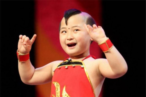 4岁走红三上春晚，如今家喻户晓，但她却只想要回早逝的哥哥