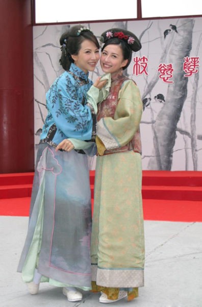 布雅穆齐-湘菱(蔡少芬)与妹妹木都儿(龚嘉欣)