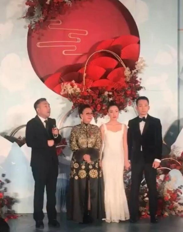 闺女出阁！杨议和父亲杨少华笑开怀